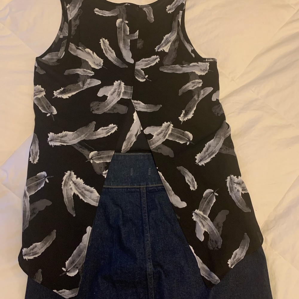 Express tank top with split back. - Picture 3 of 3